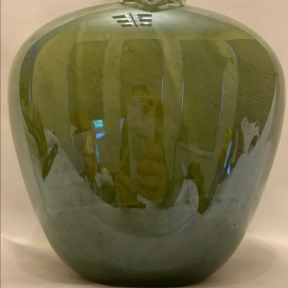 VINTAGE STUNNING HAND BLOWN ART GLASS GREEN APPLE APPROX .7.5” H & 21” DIAMETER - Picture 3 of 9